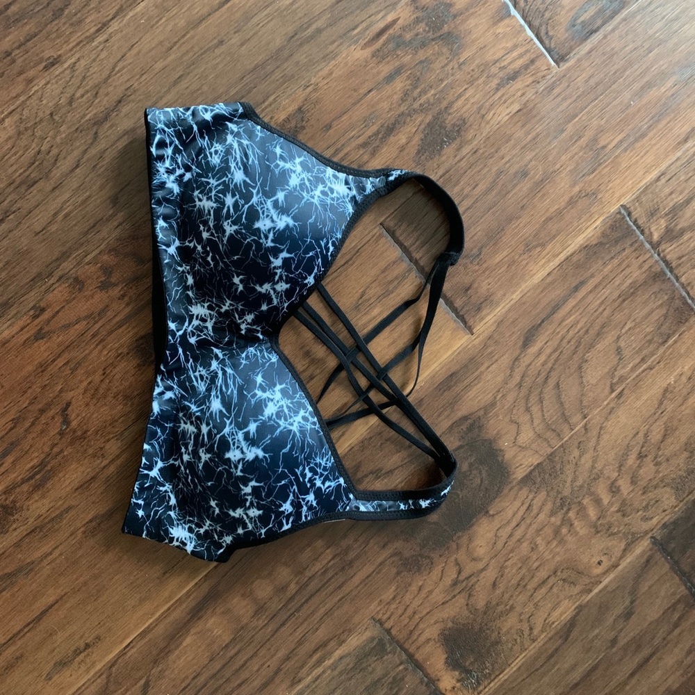 Sports bra, NWT size M.